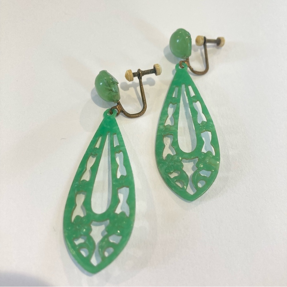 Vintage antique 1920s celluloid green dangle drop vintage screw back earrings - Picture 6 of 13